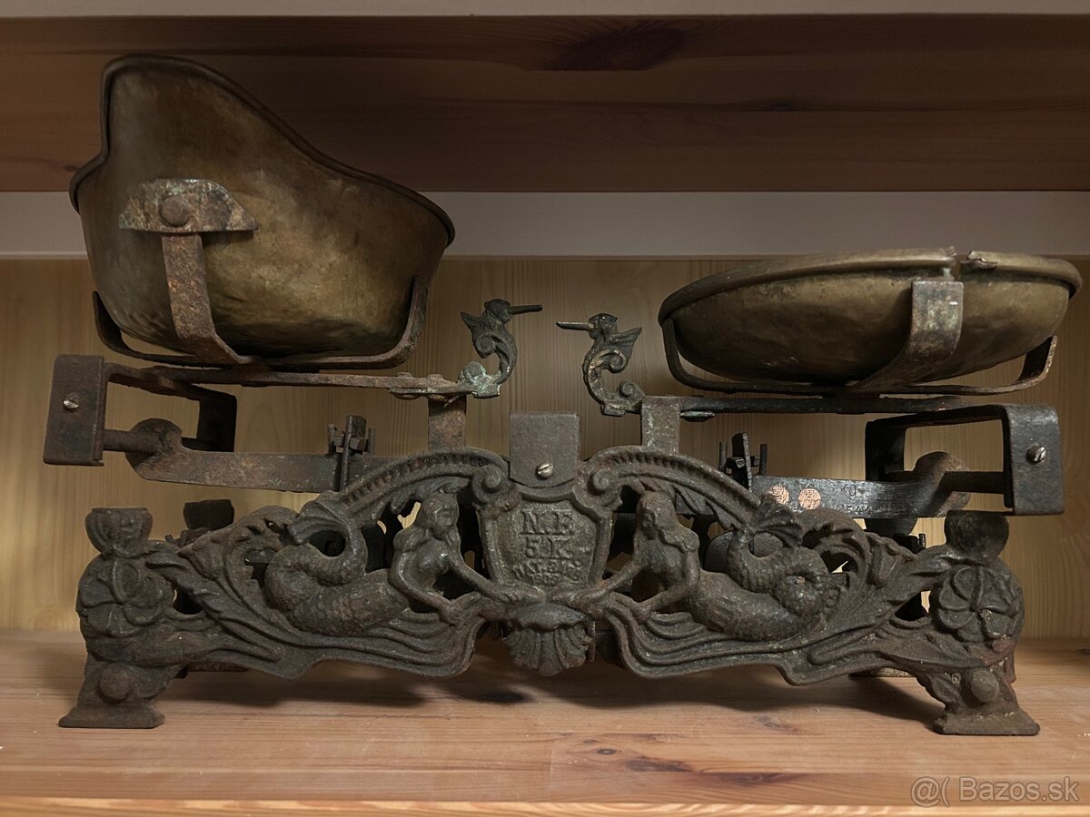 Staré figurálne váhy