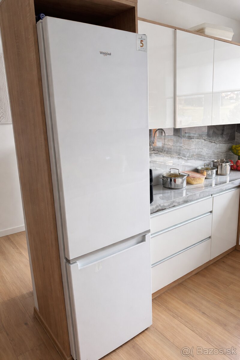 Predám chladničku WHIRLPOOL W5921CW