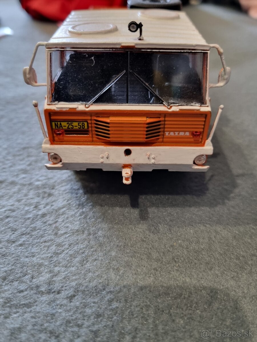 Tatra 813 model 1:43