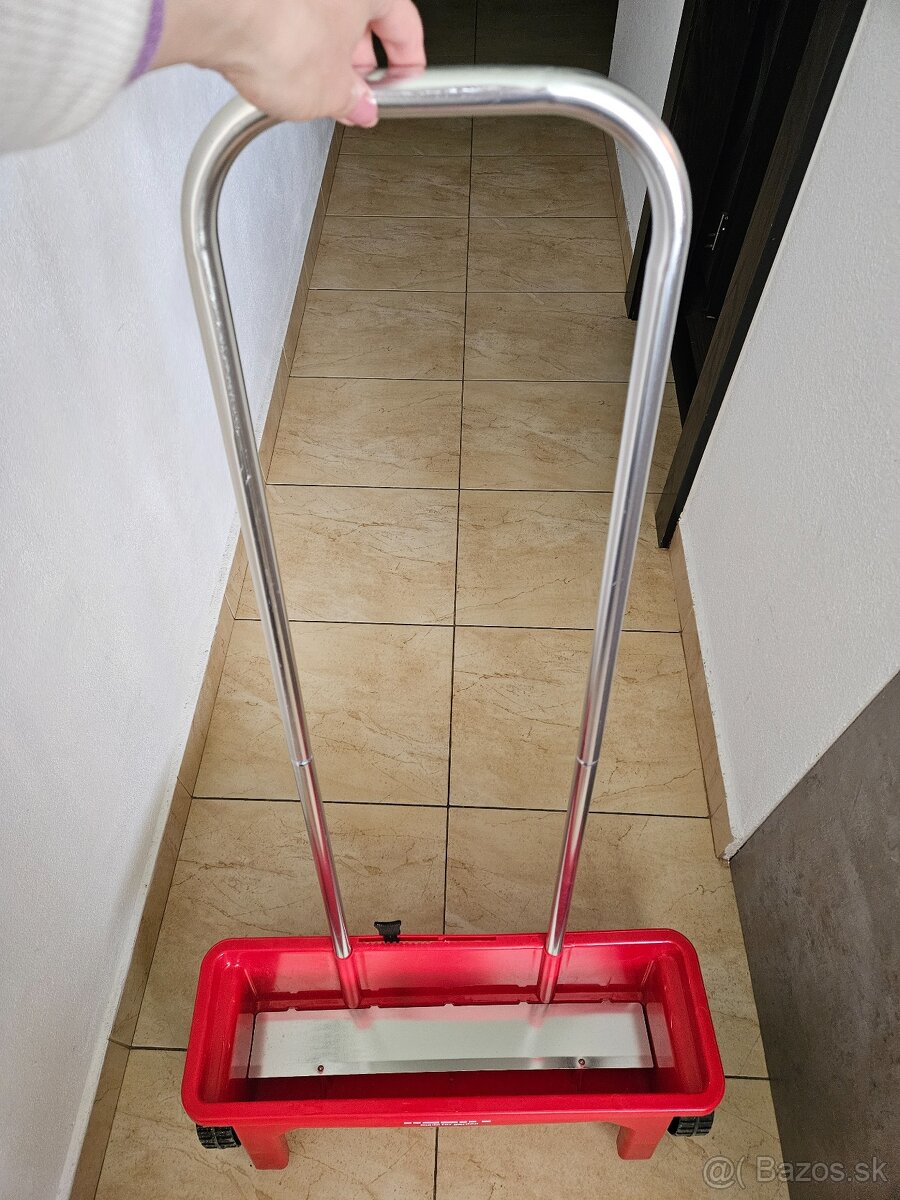 Sejací a posypový vozík Hecht