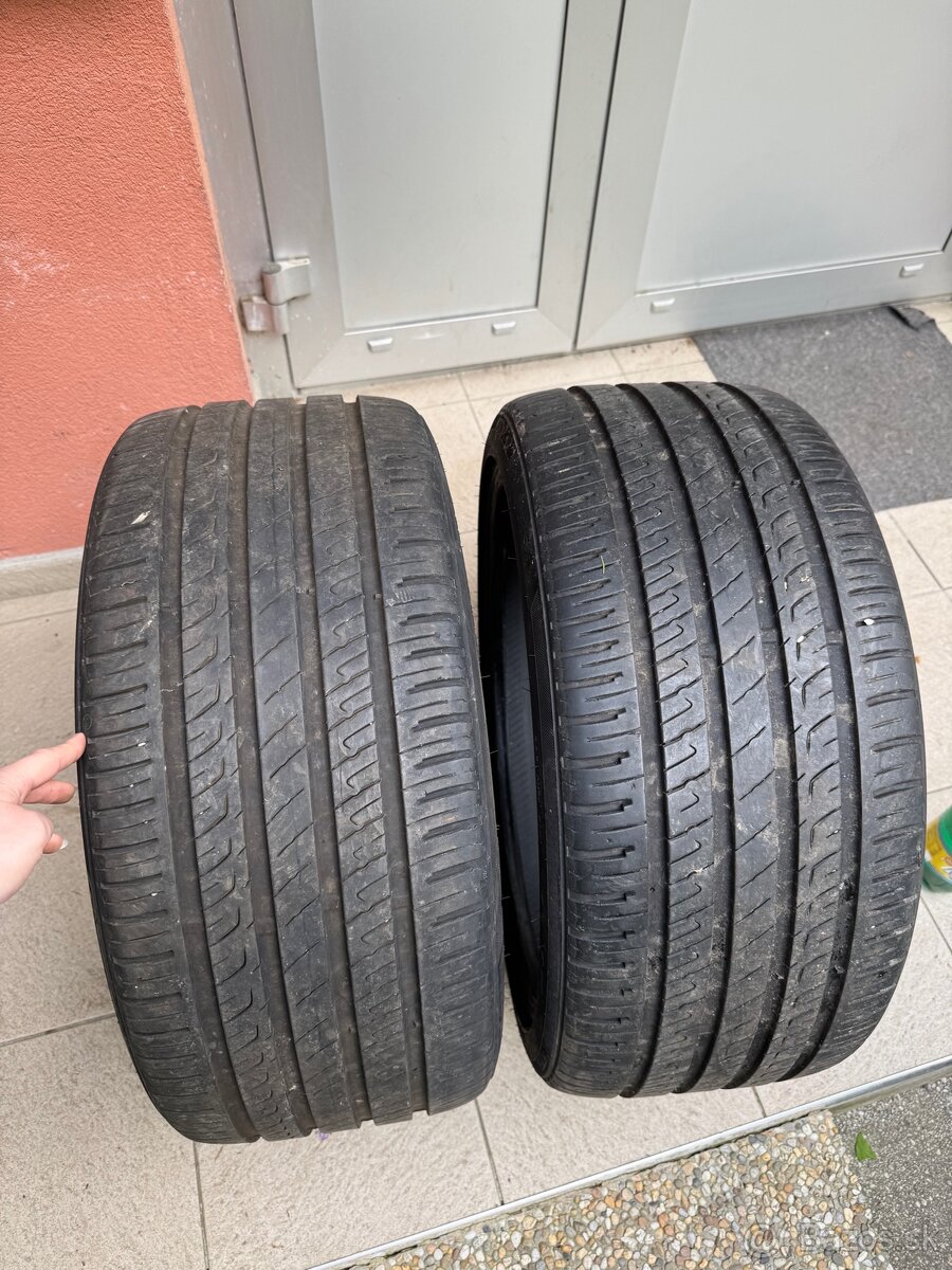 255/35 R19 BARUM