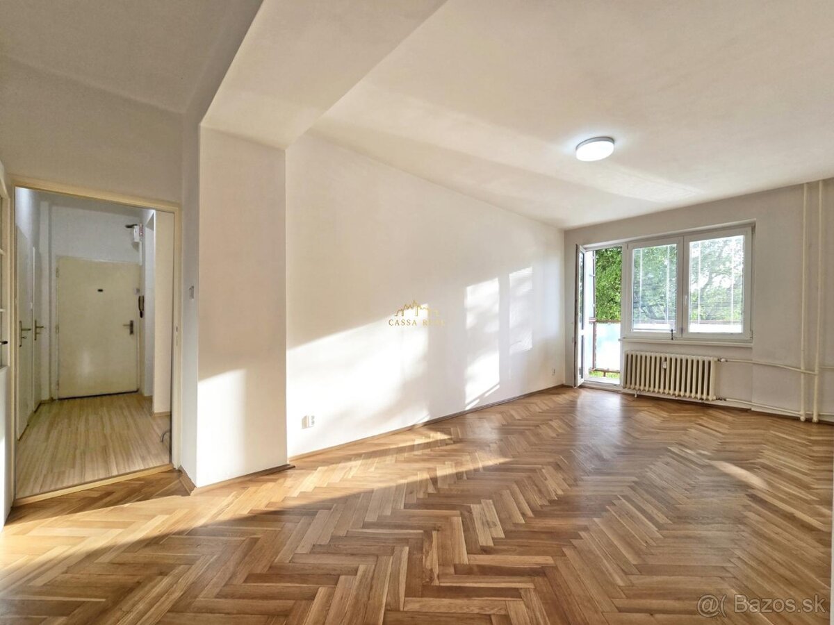 3-izb TEHLOVÝ byt (65m²) s krásnymi parketami / Rastislavova