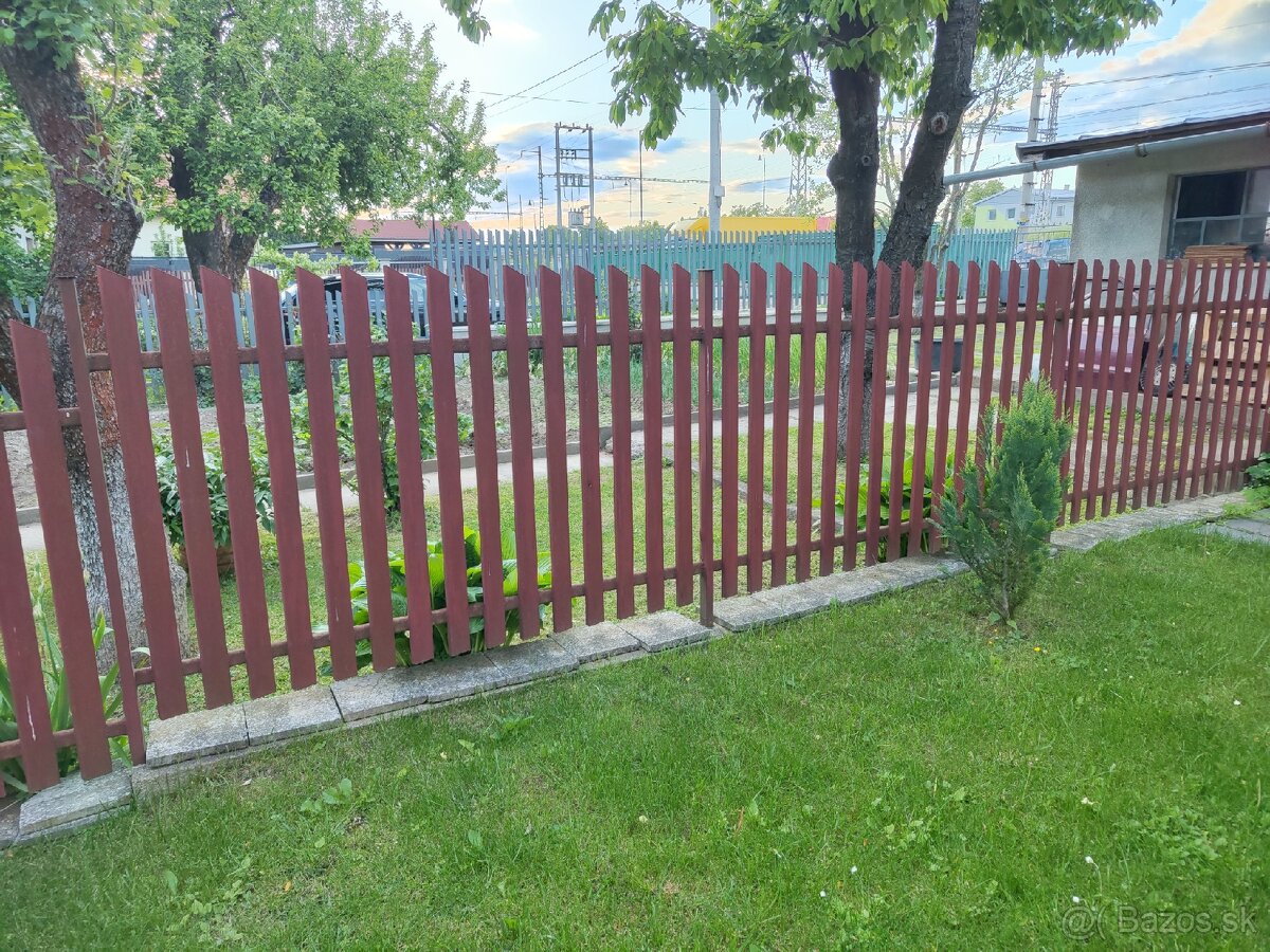 Predám plot 14,5m x 1,3m