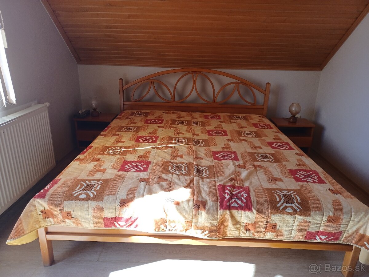 Manželská posteľ z masívu + 2x nočný stolík
