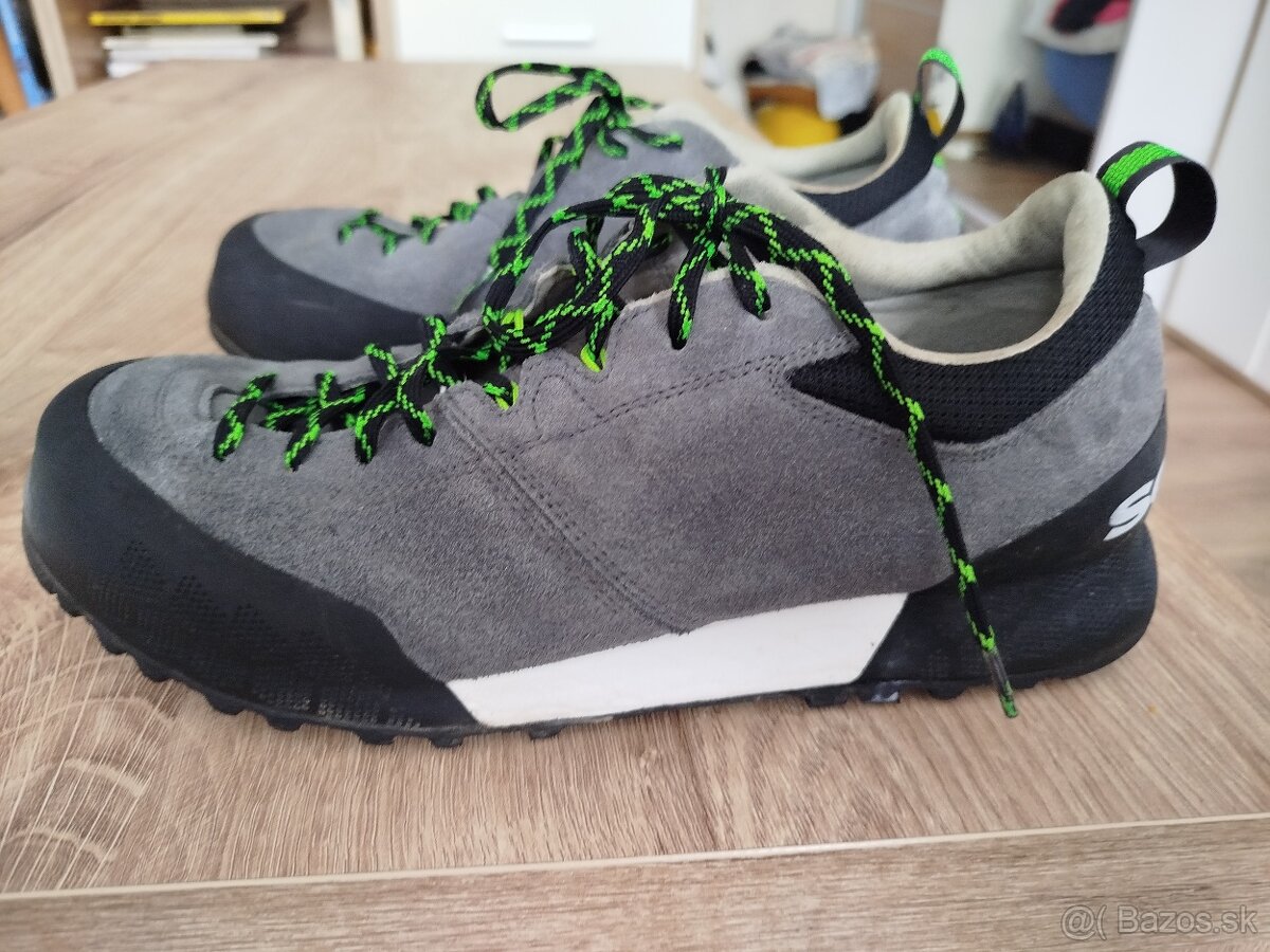 Trekove botasky SCARPA . veľkosť 42