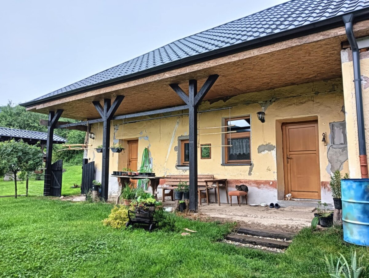 Rodinný dom na polosamote s veľkým pozemkom, Nová Bošáca