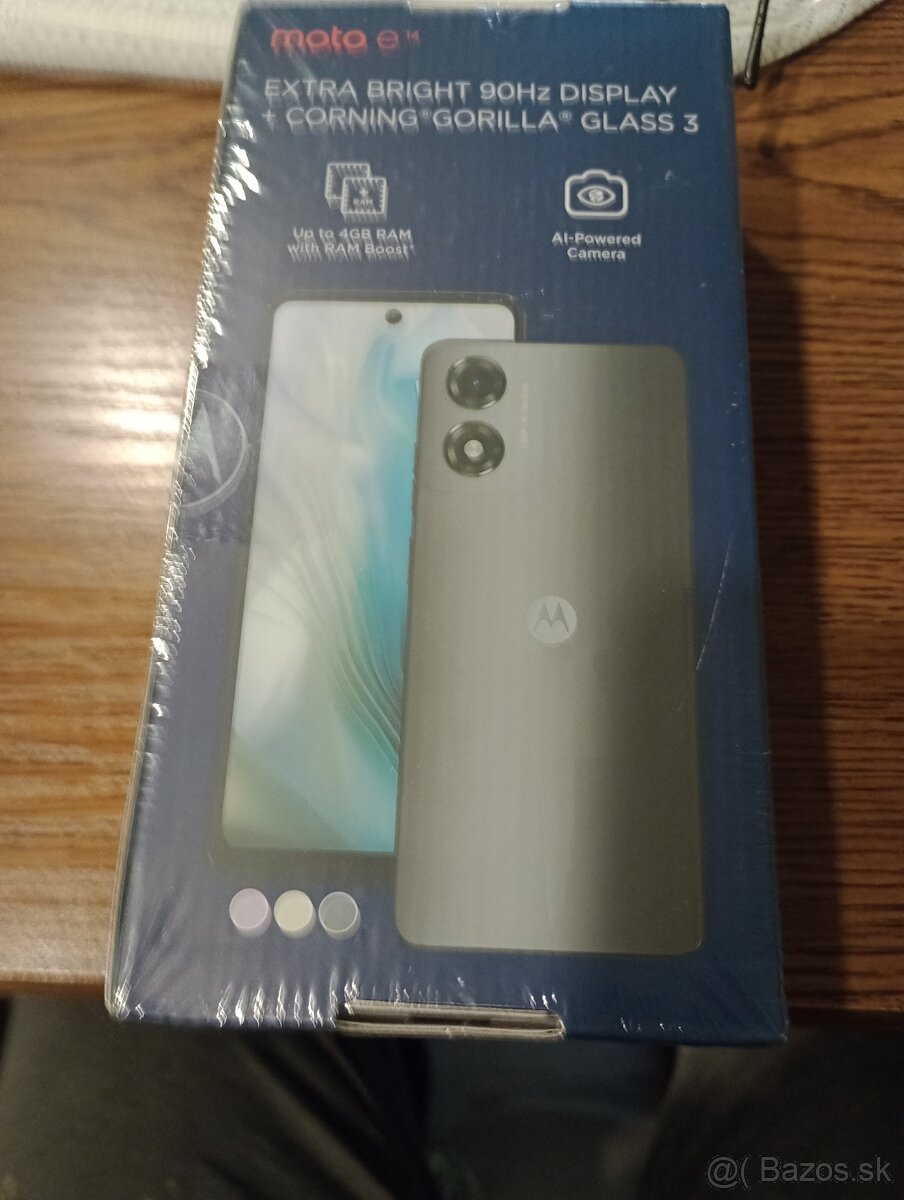 Ponúkam na predaj mobilny telefón Motorola Moto E14