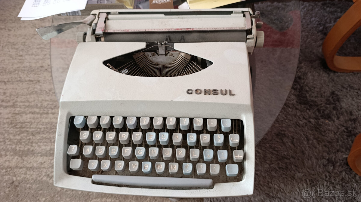 Mechanický "kufríkový písací stroj CONSUL