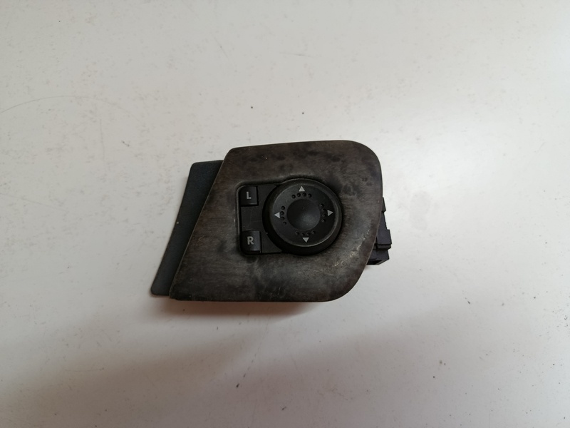 Ovládanie spätných zrkadiel Škoda Octavia 1u1959565c 15€