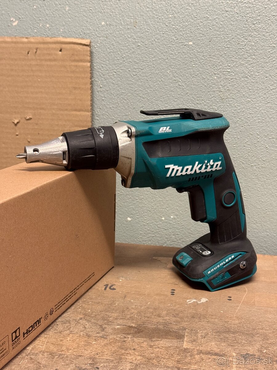 AKU skrutkovač na sádrokartón Makita