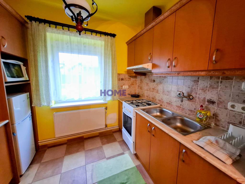 PRENÁJOM STARŠIEHO 2 IZB. RD V RAJKE S VEĽKÝM SLNEČNÝM POZE