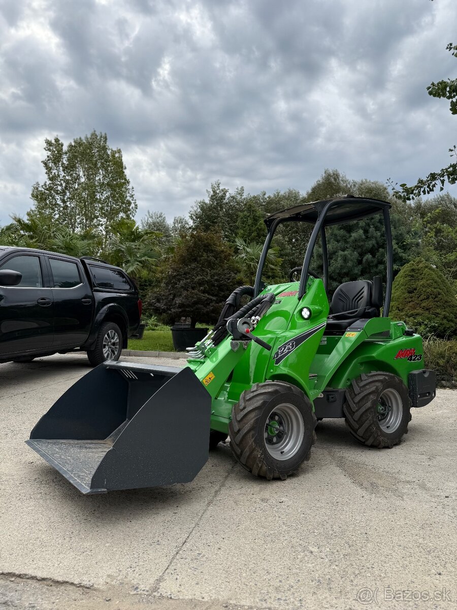 Zánovný - Kĺbový nakladač AVANT 423 - teleskopické rameno