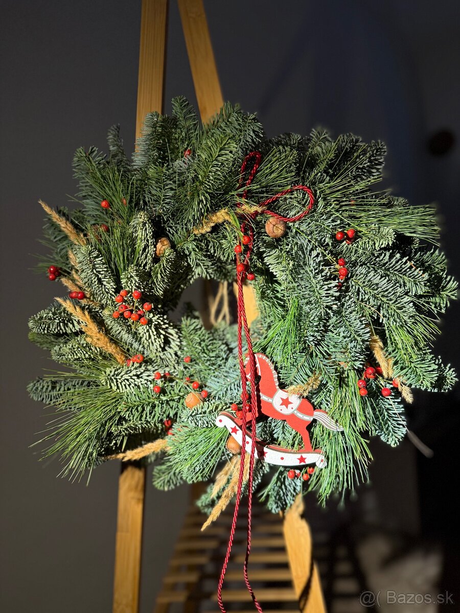 Vianočný veniec na dvere
