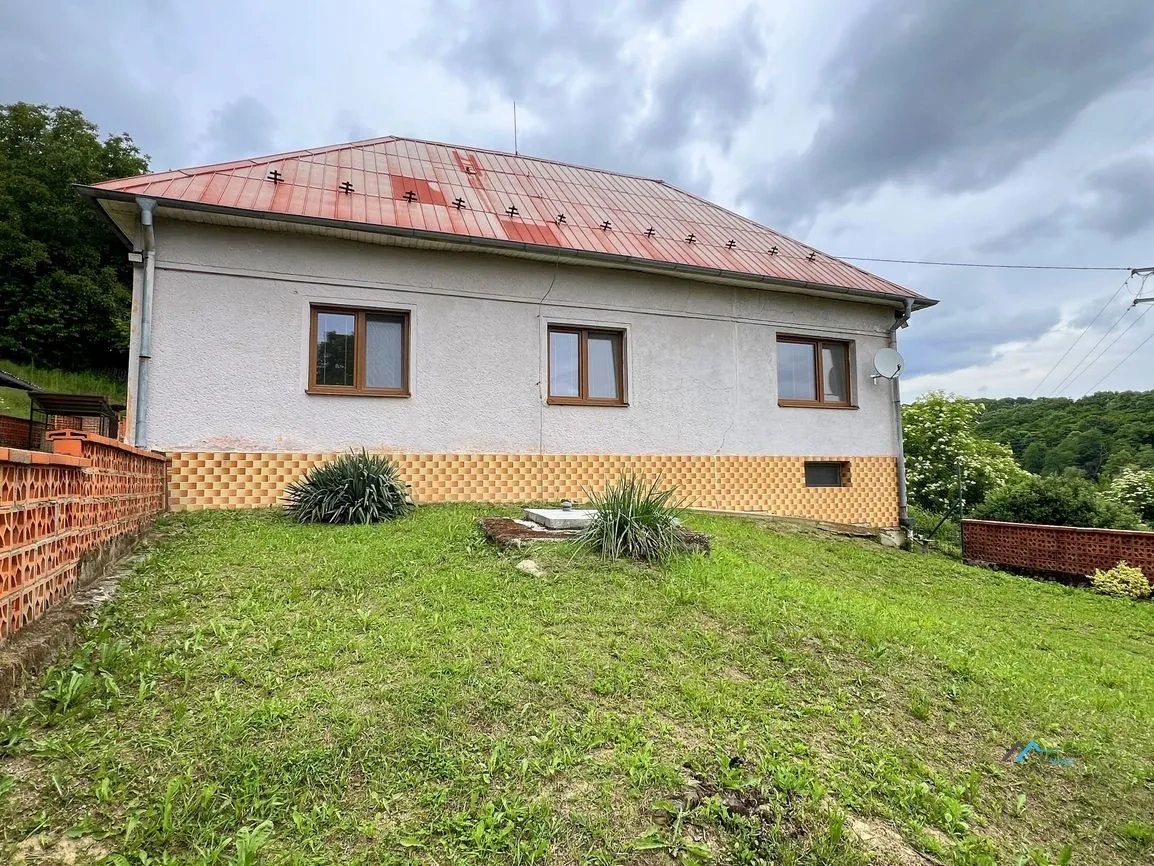 Vidiecka usadlosť na samote s lesmi- Malá Hradná