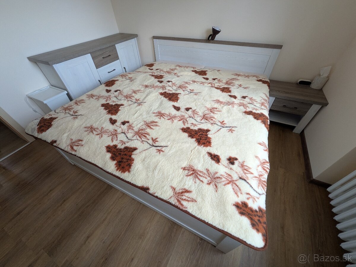 Prikrývka z ovčieho rúna