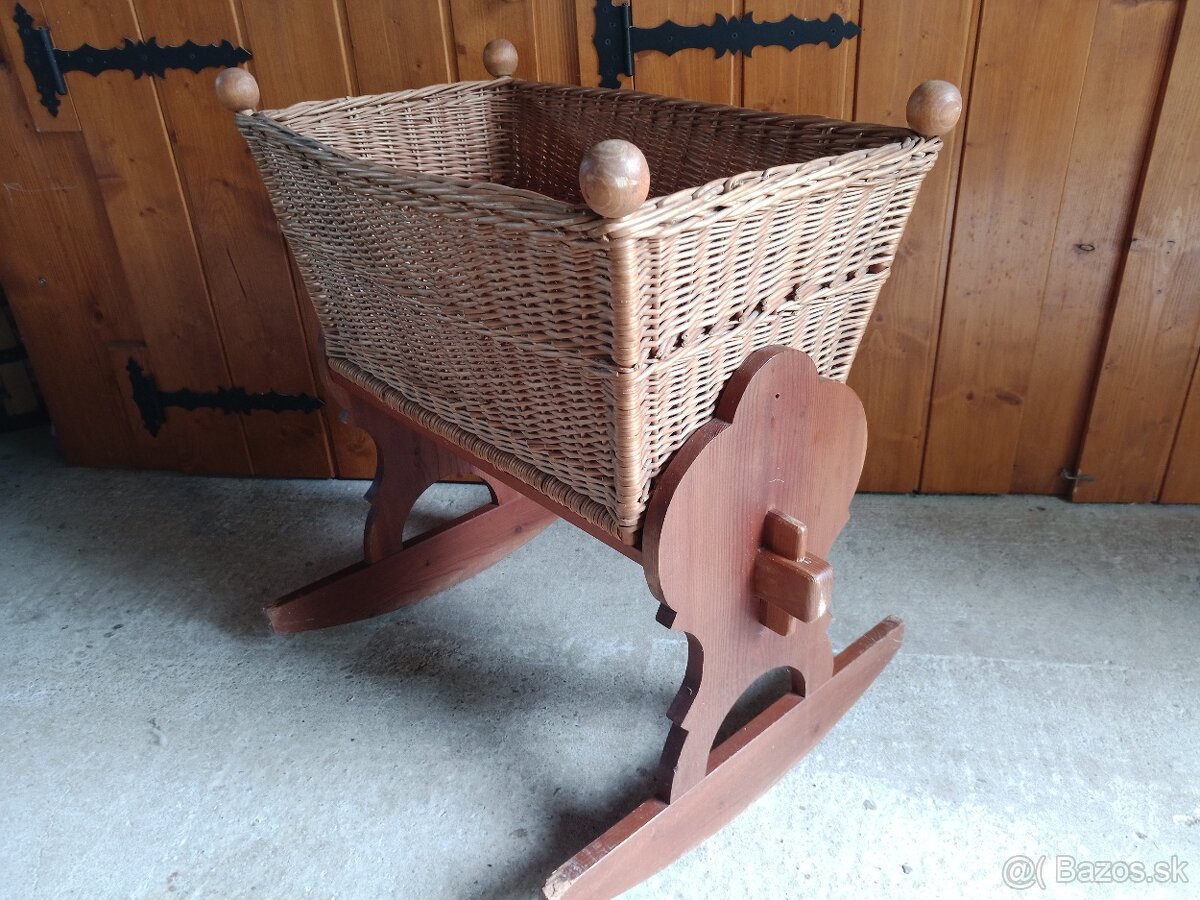 KOLÍSKA DETSKÁ - Z masívu a prútia.