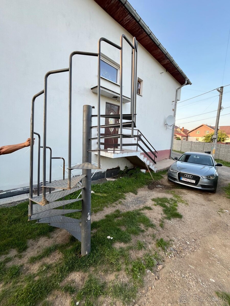 Predám točité schody – výška 210 cm