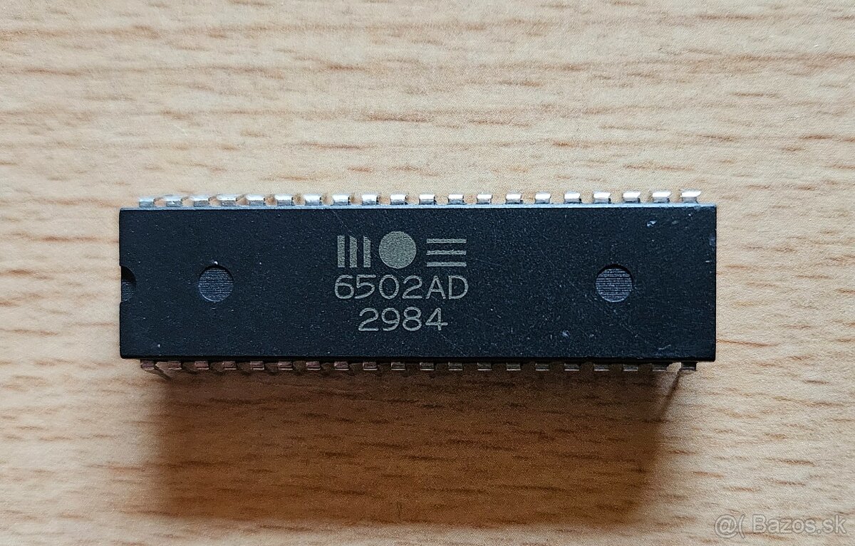 MOS 6502 procesor pre 8-bit floppy Commodore 1541, Atari 810