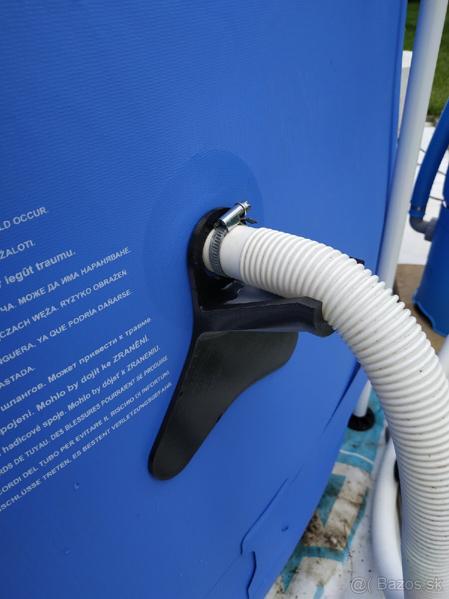 Držiak na hadicu bazénu