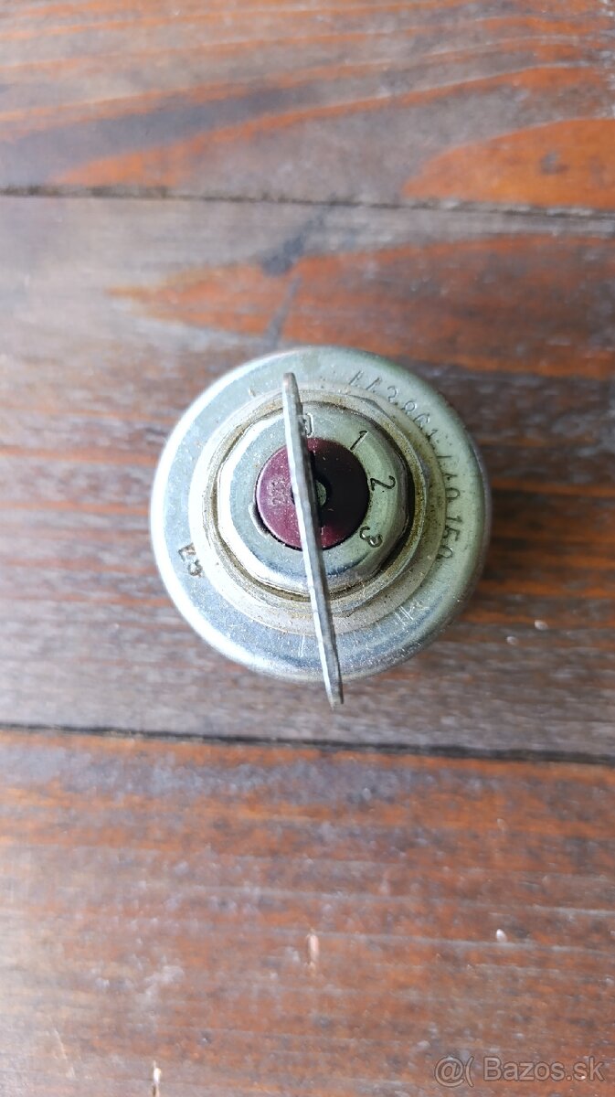 Spinacia skrinka PAL