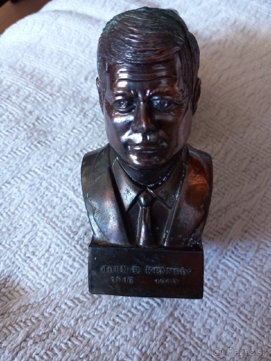 Medená busta J.F. Kennedy-výška 9,5 cm.