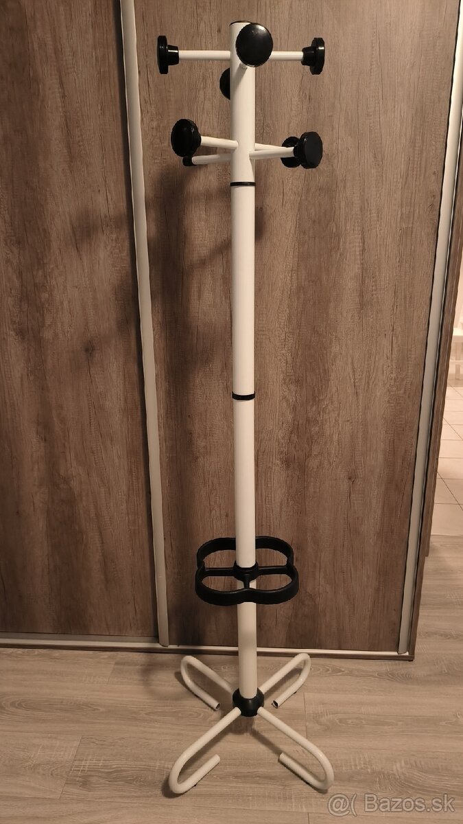 Vešiak na kabáty