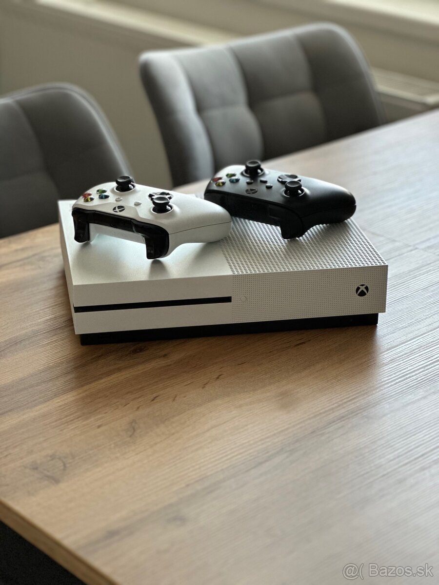 Xbox one S 1TB s mechanikou