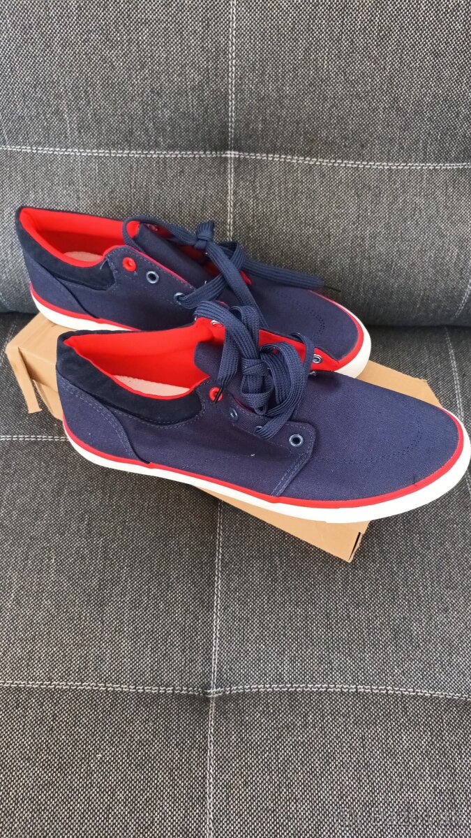 Nove panske tenisky velkost 44