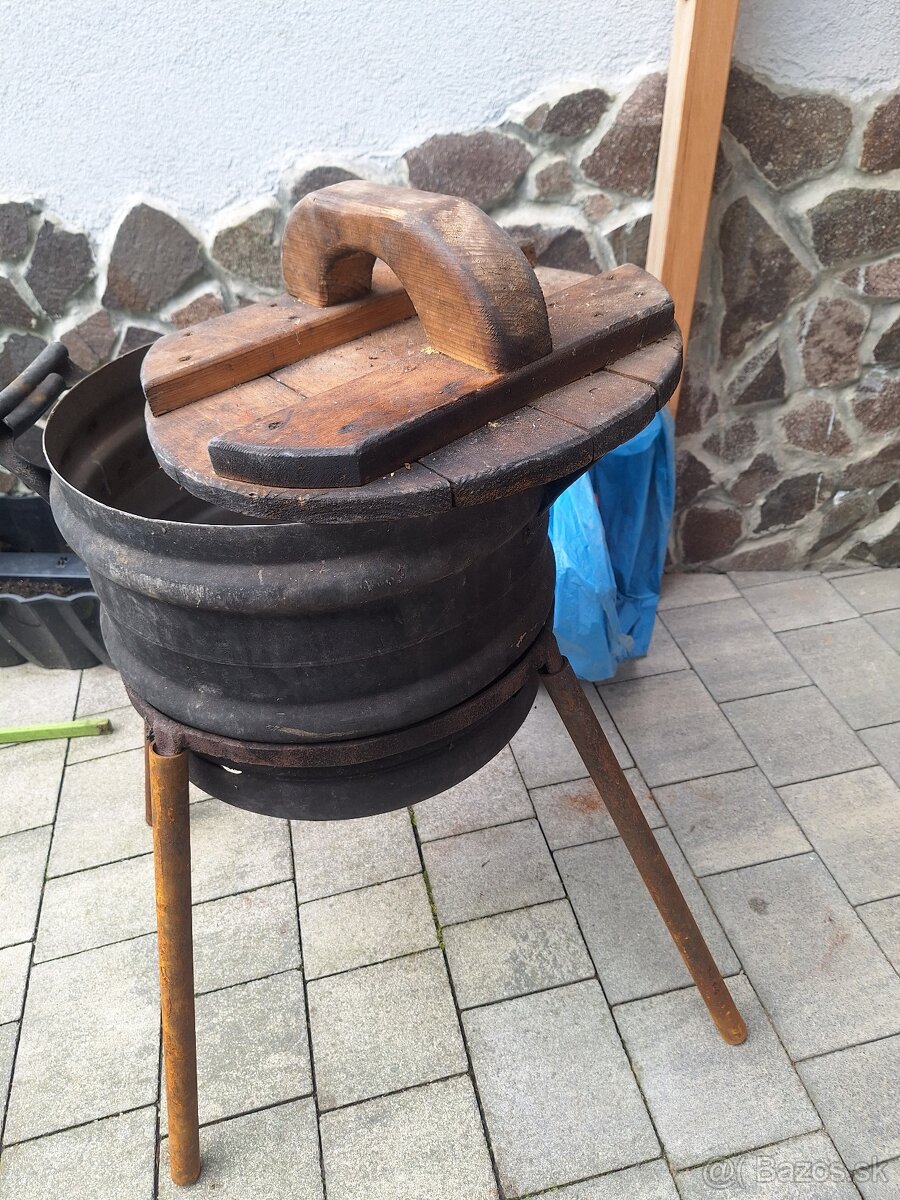 Kotlík na guláš a pod.