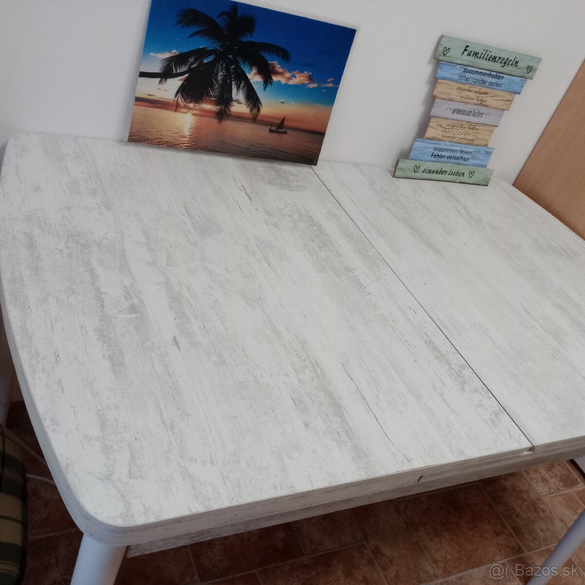 Veľký rozťahovací jedálenský stôl