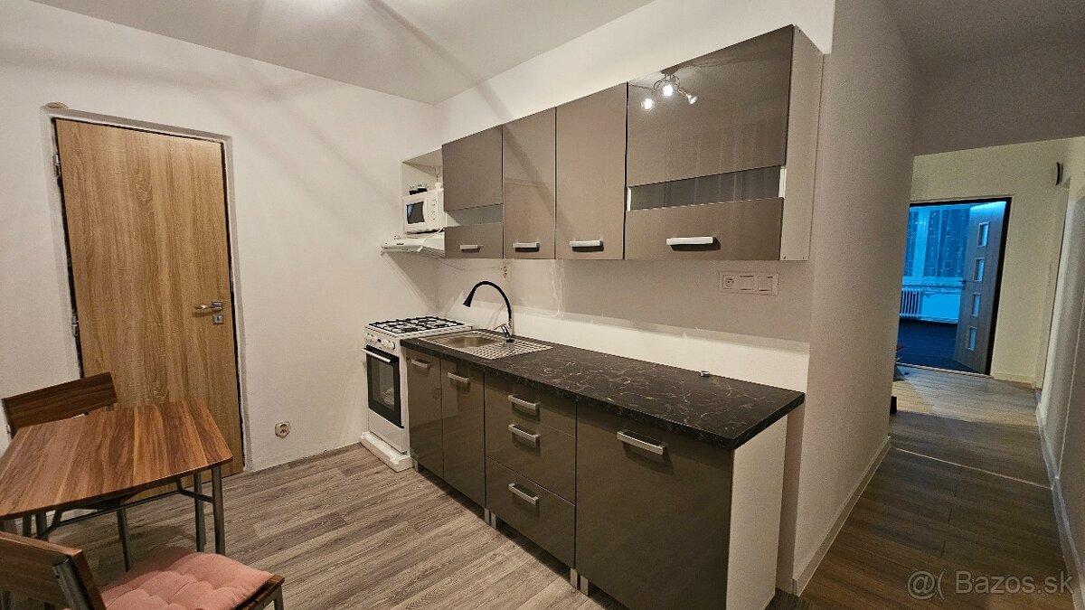 Veľký 2 izbový byt v centre Považskej Bystrice