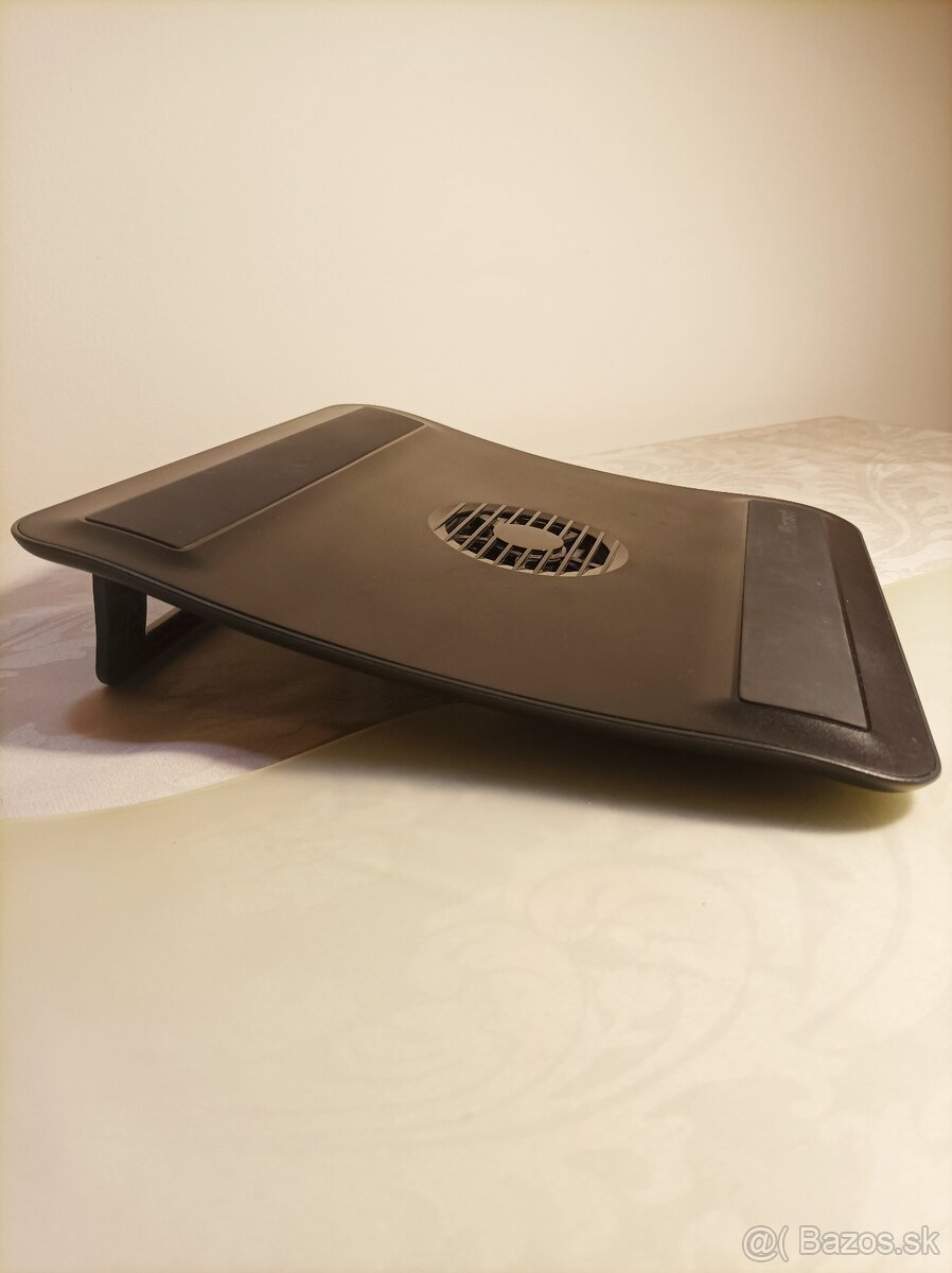 Stojan na notebook