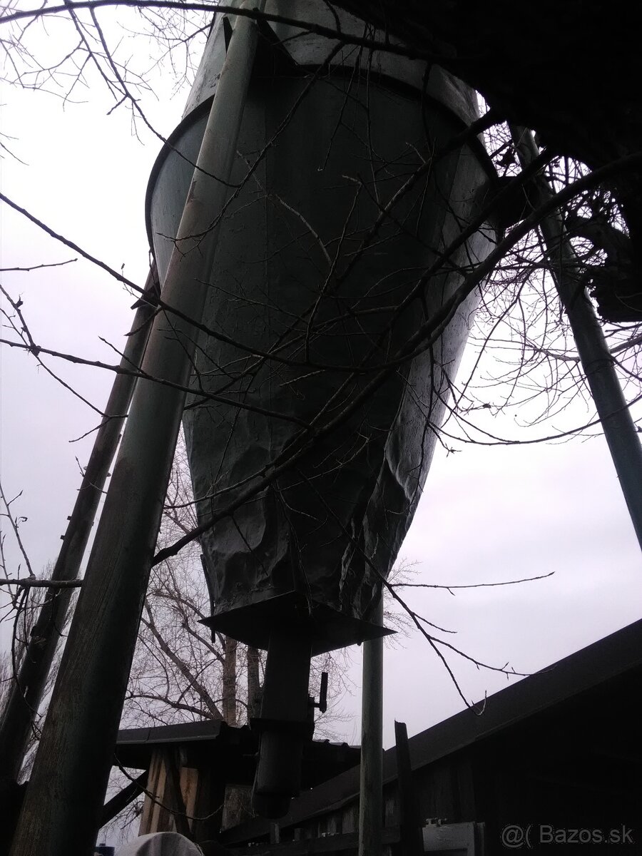 Silo a snekovy dopravnik