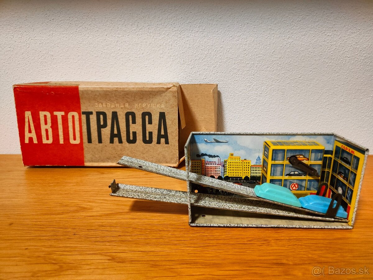 stará hračka, ruská plechová garáž na kľúčik, cccp