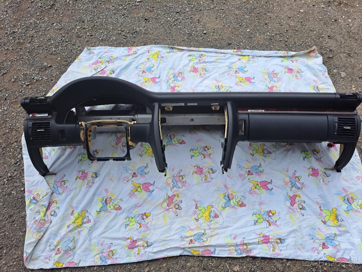 Predám palubnú dosku na Audi A8d2