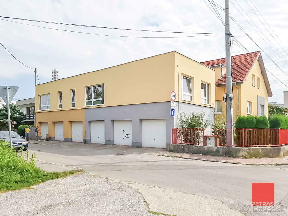 PARKUJTE BEZ STAROSTÍ GARÁŽ NA ŽABNÍKU V PRIEVIDZI, VOĽNÁ O