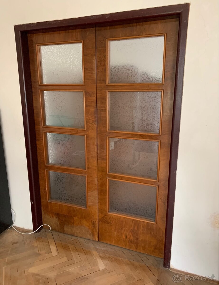 Dvojkridlove dvere drevene