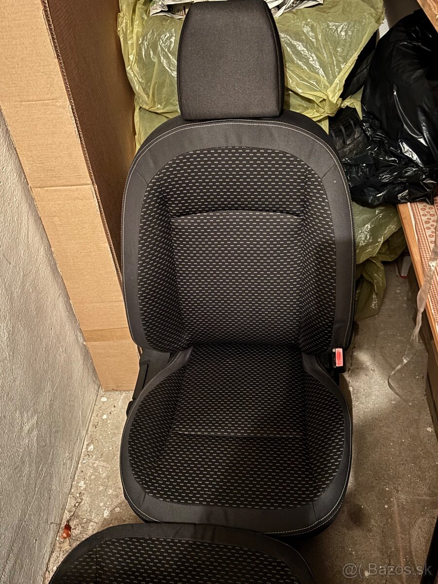 Nissan Qashqai J10 Sedačky