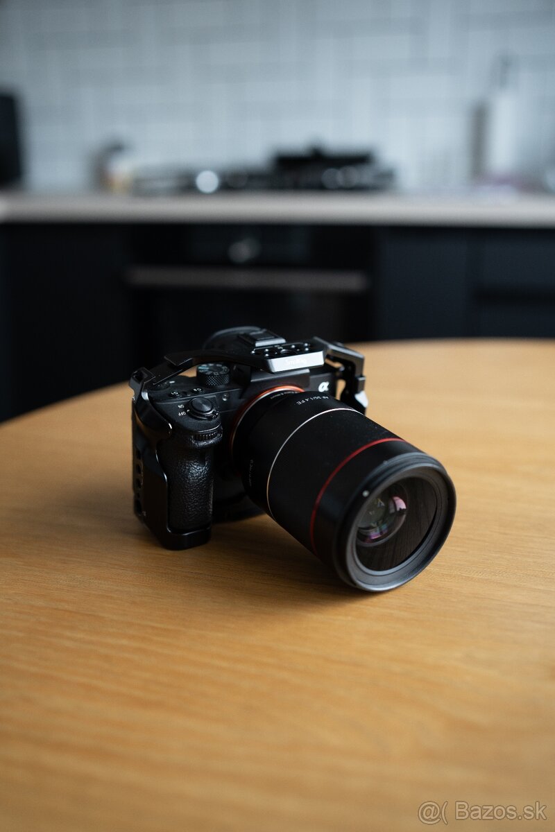 Sony A7 III + CAGE SmallRig + 35mm F1.4