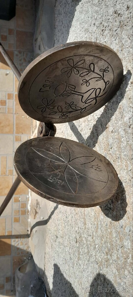 Starožitný oblatkovac, kliešte