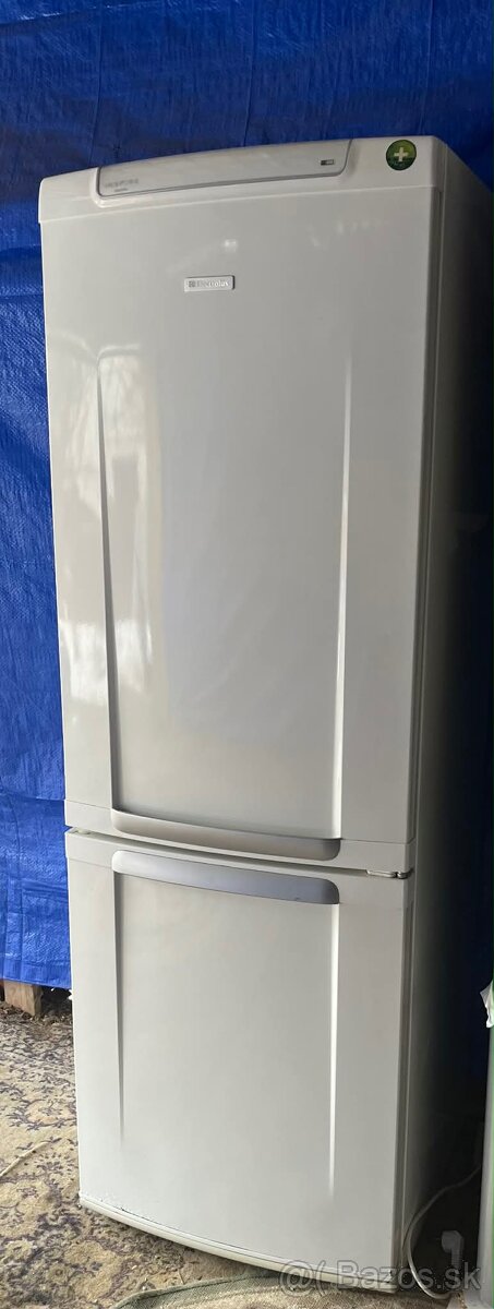 Predám chladničku s mraznickou elektrolux