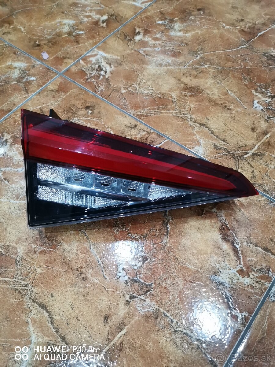Zadné svetlo kapota skoda kodiaq