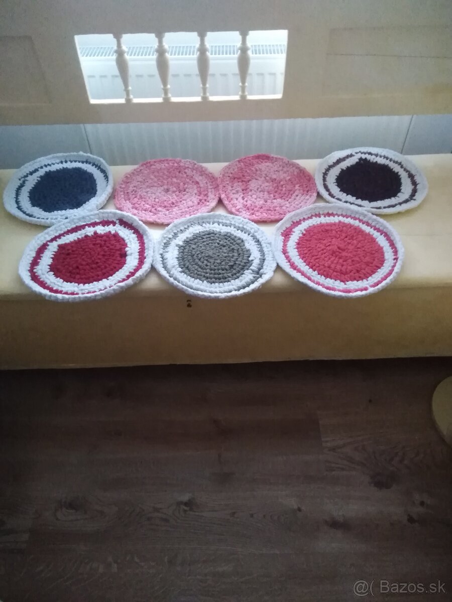 Háčkované koberčeky,