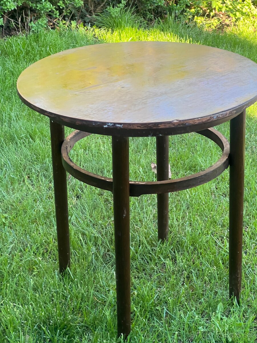 stolík thonet