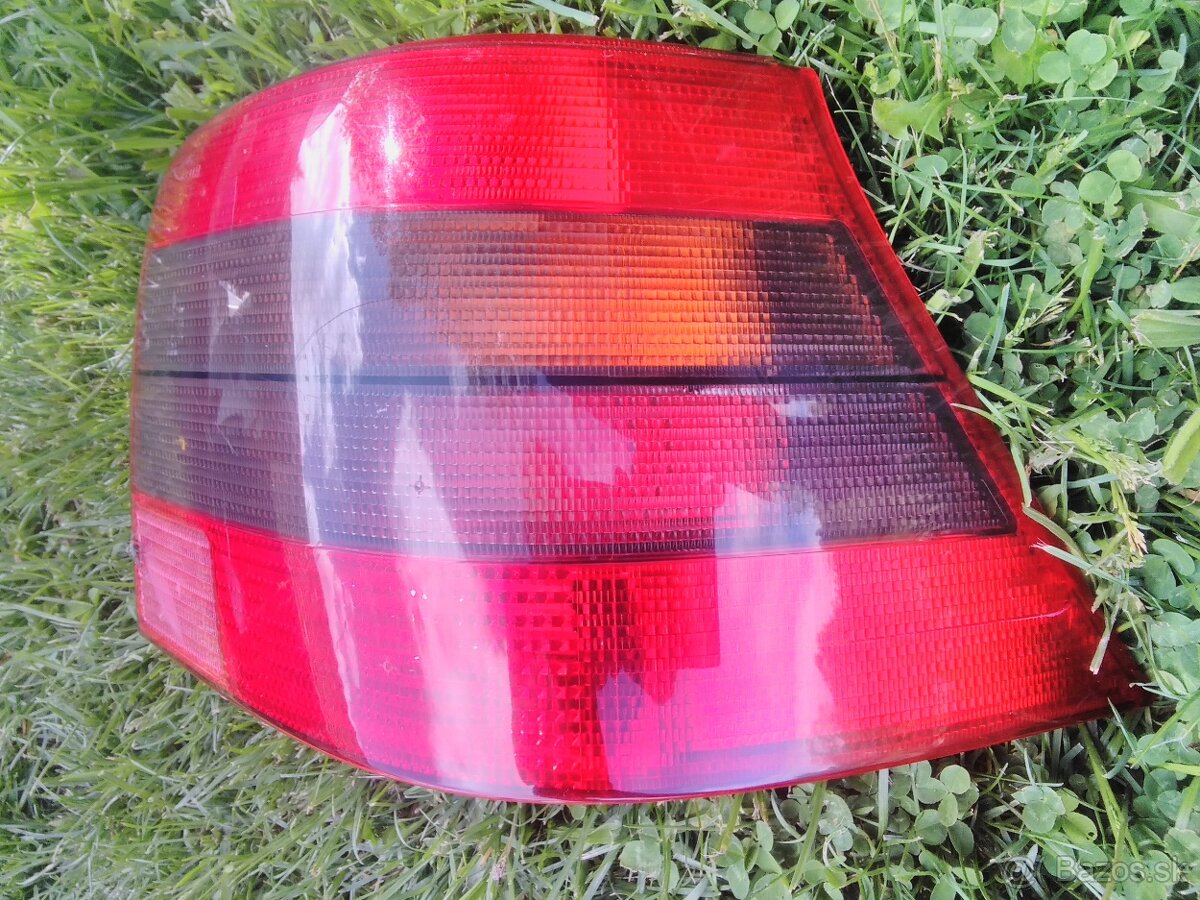 Zadné svetlá na golf4 hatchback