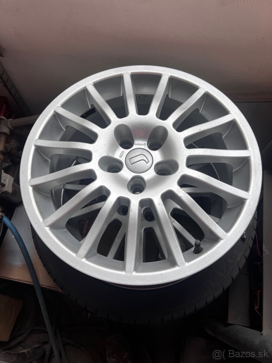 Elektróny 5x108