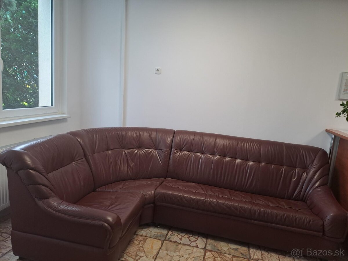 Za odvoz ponúkam kožený gauč - Bratislava, Ružinov.