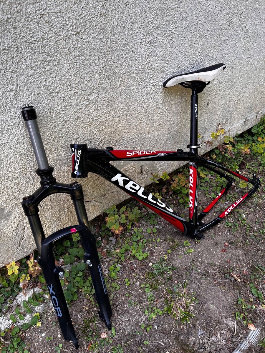 Odpružená vidla a rám Kellys