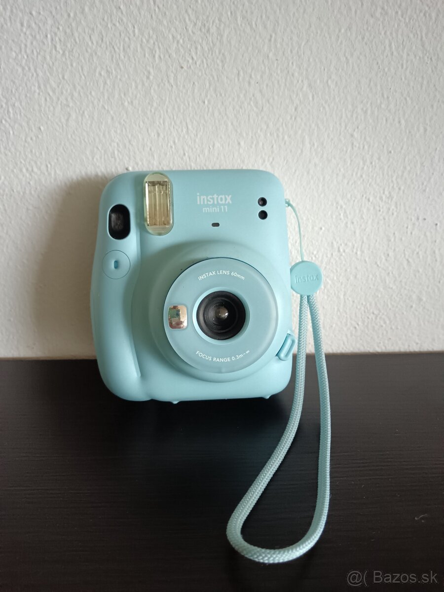 Predám fotoaparát Instax mini11