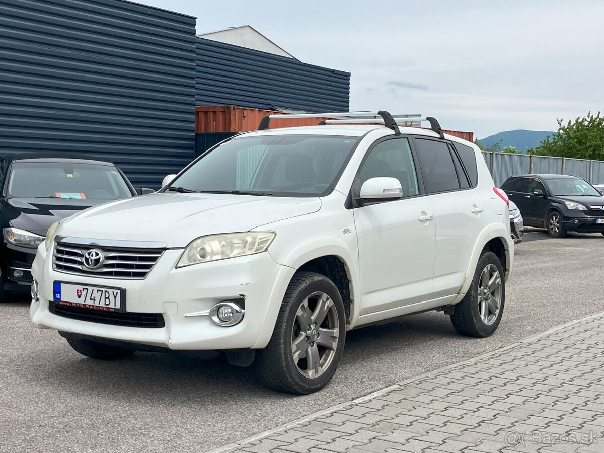 Toyota RAV4 2.2l D-CAT 150 Premium Navi 4x4 A/T6